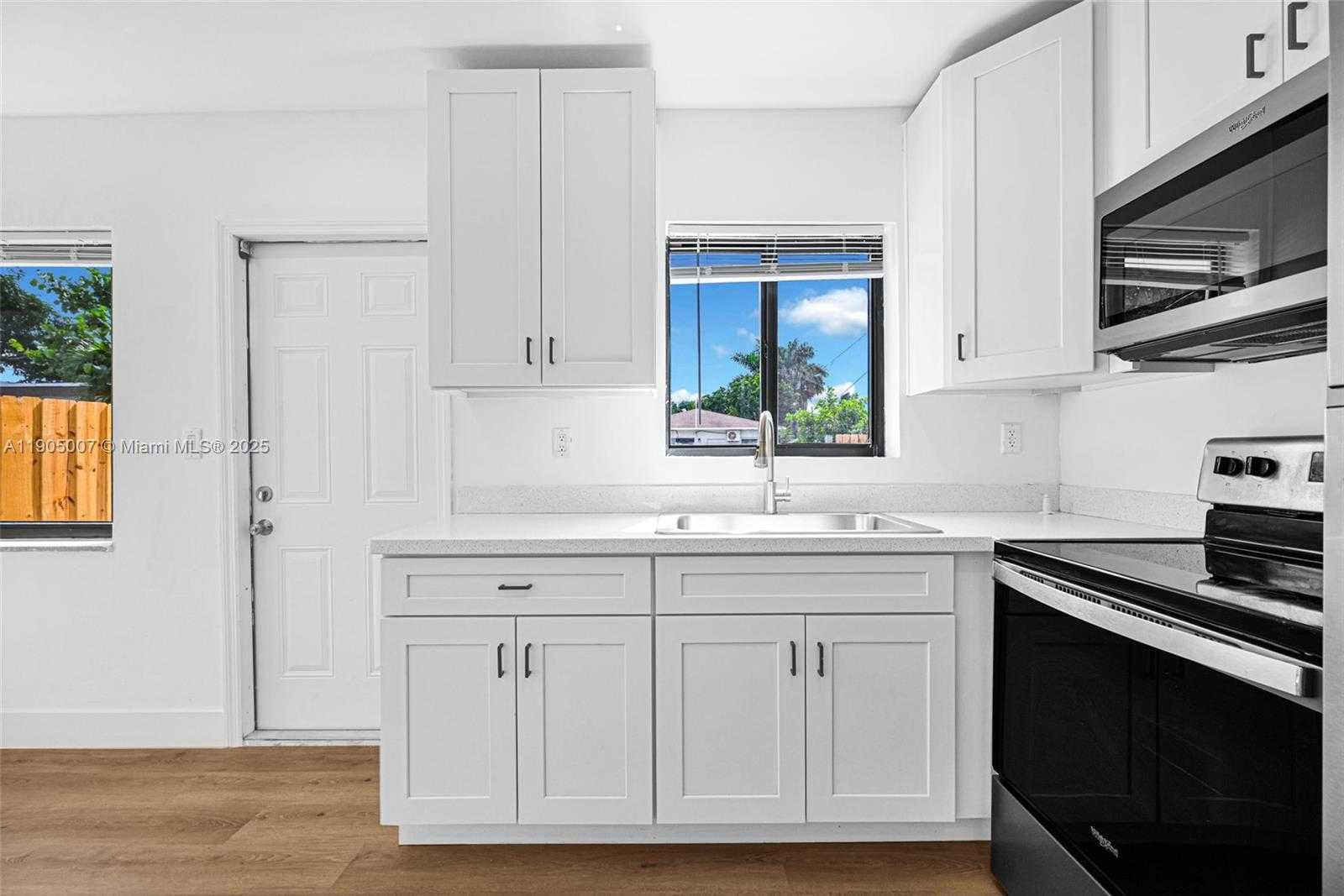 Small Image of 1918 TAFT ST, Hollywood Number 46