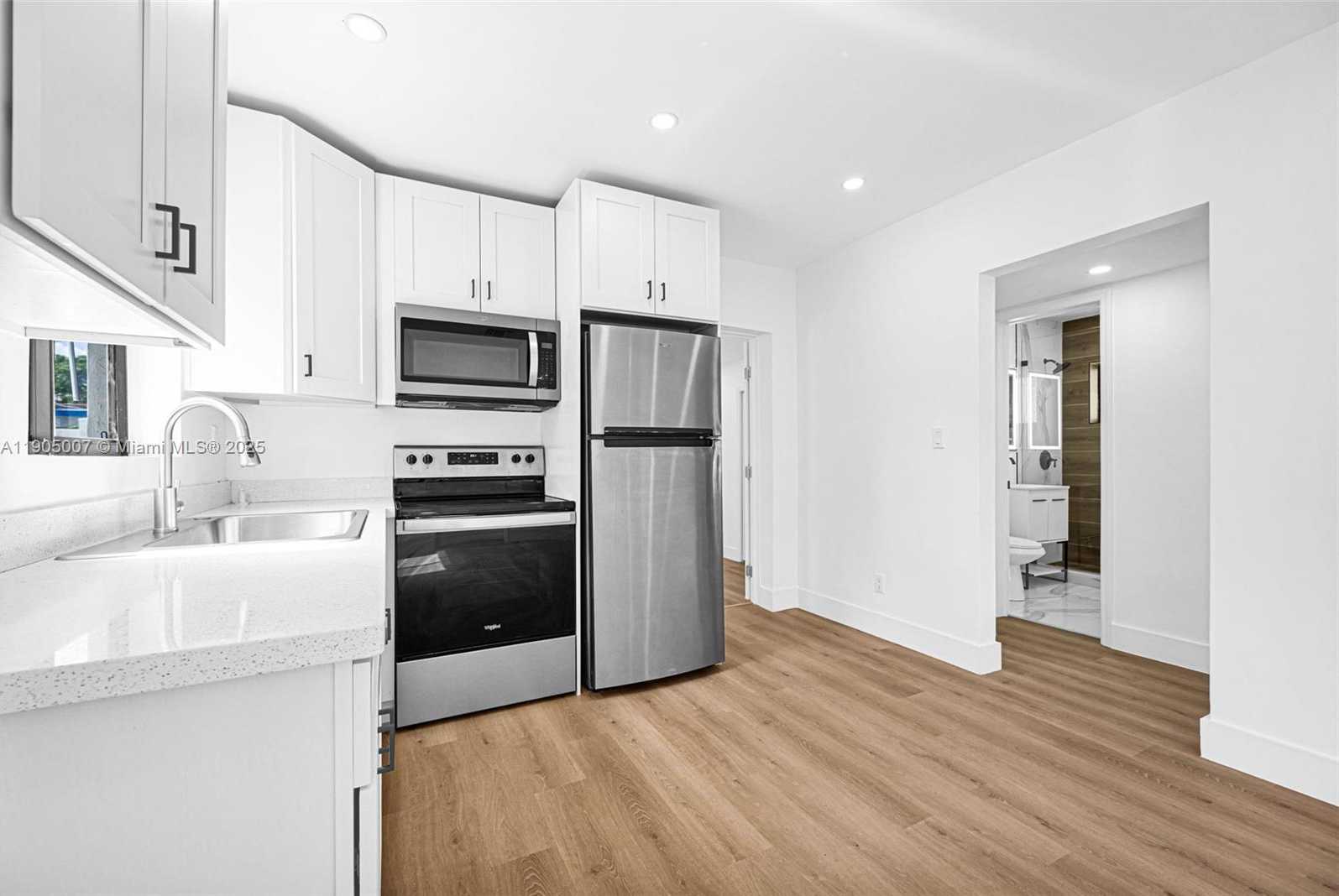 Small Image of 1918 TAFT ST, Hollywood Number 47