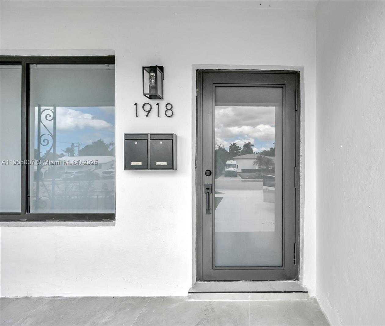 Small Image of 1918 TAFT ST, Hollywood Number 5