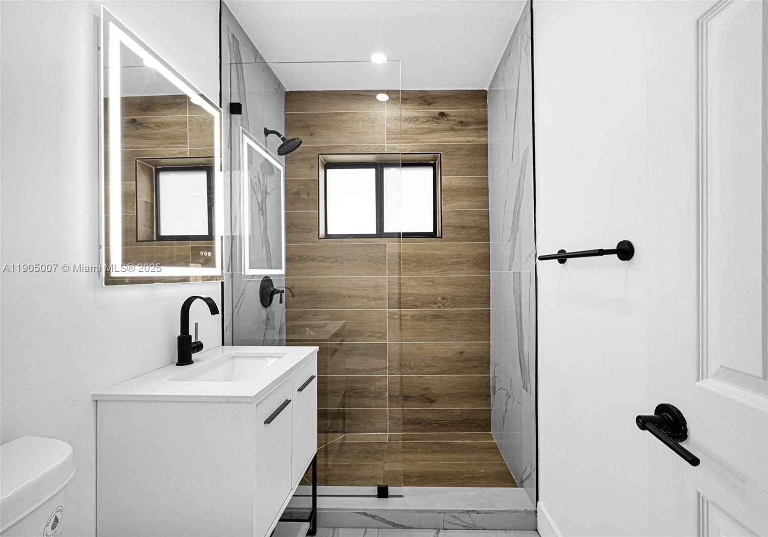 Small Image of 1918 TAFT ST, Hollywood Number 51