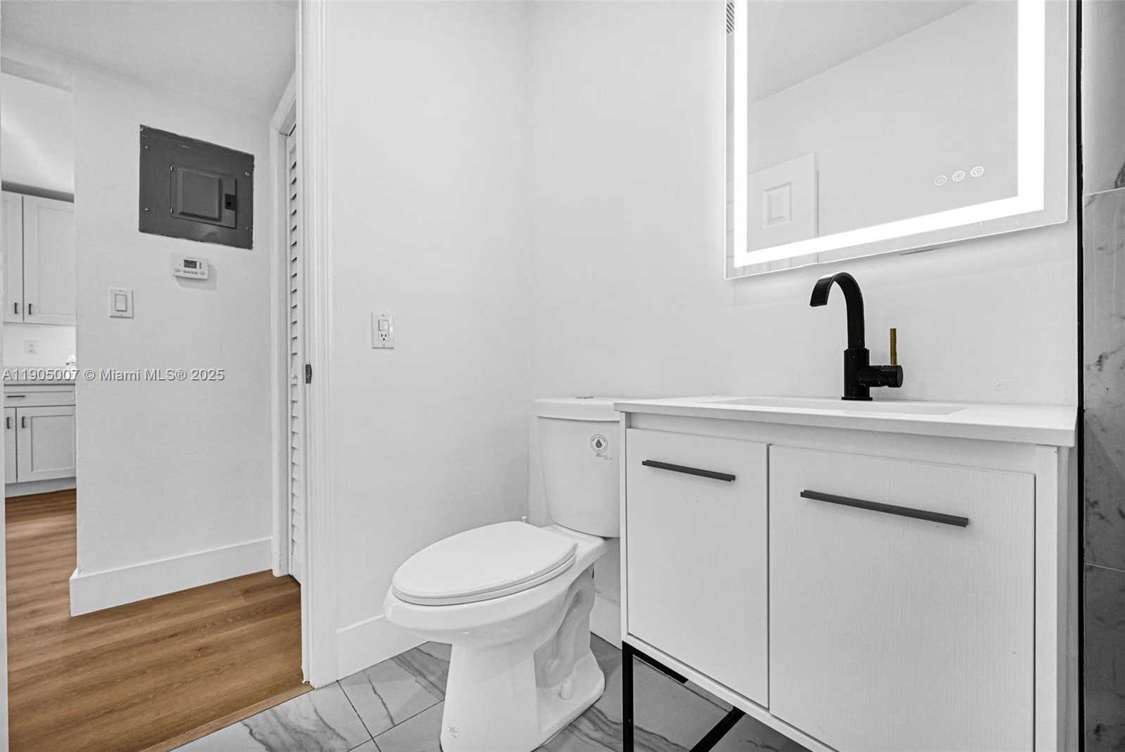 Small Image of 1918 TAFT ST, Hollywood Number 52