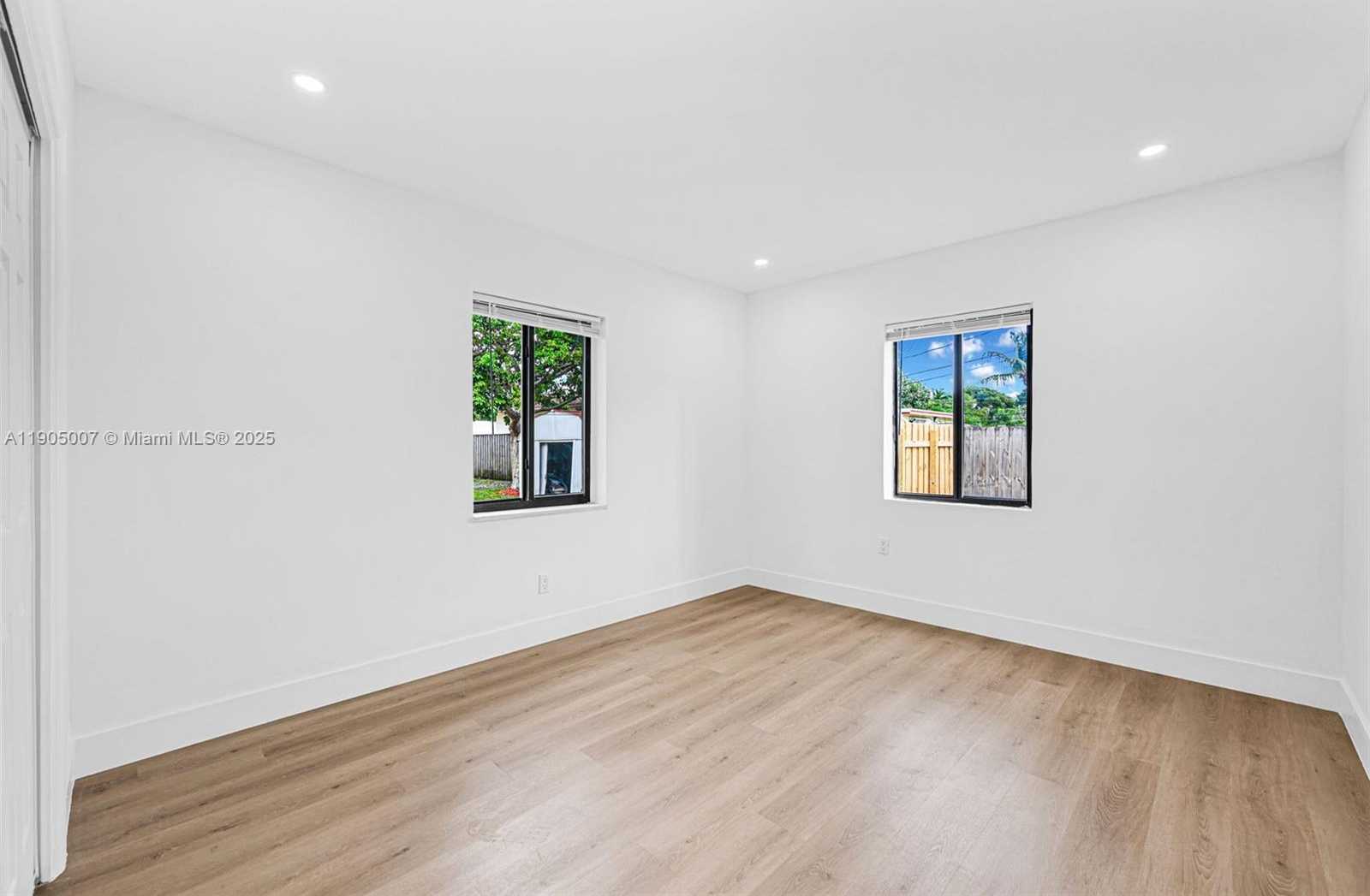 Small Image of 1918 TAFT ST, Hollywood Number 53