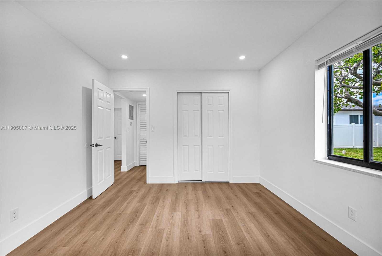 Small Image of 1918 TAFT ST, Hollywood Number 54