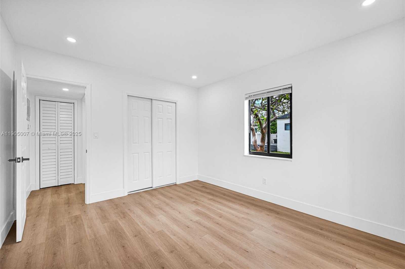 Small Image of 1918 TAFT ST, Hollywood Number 55