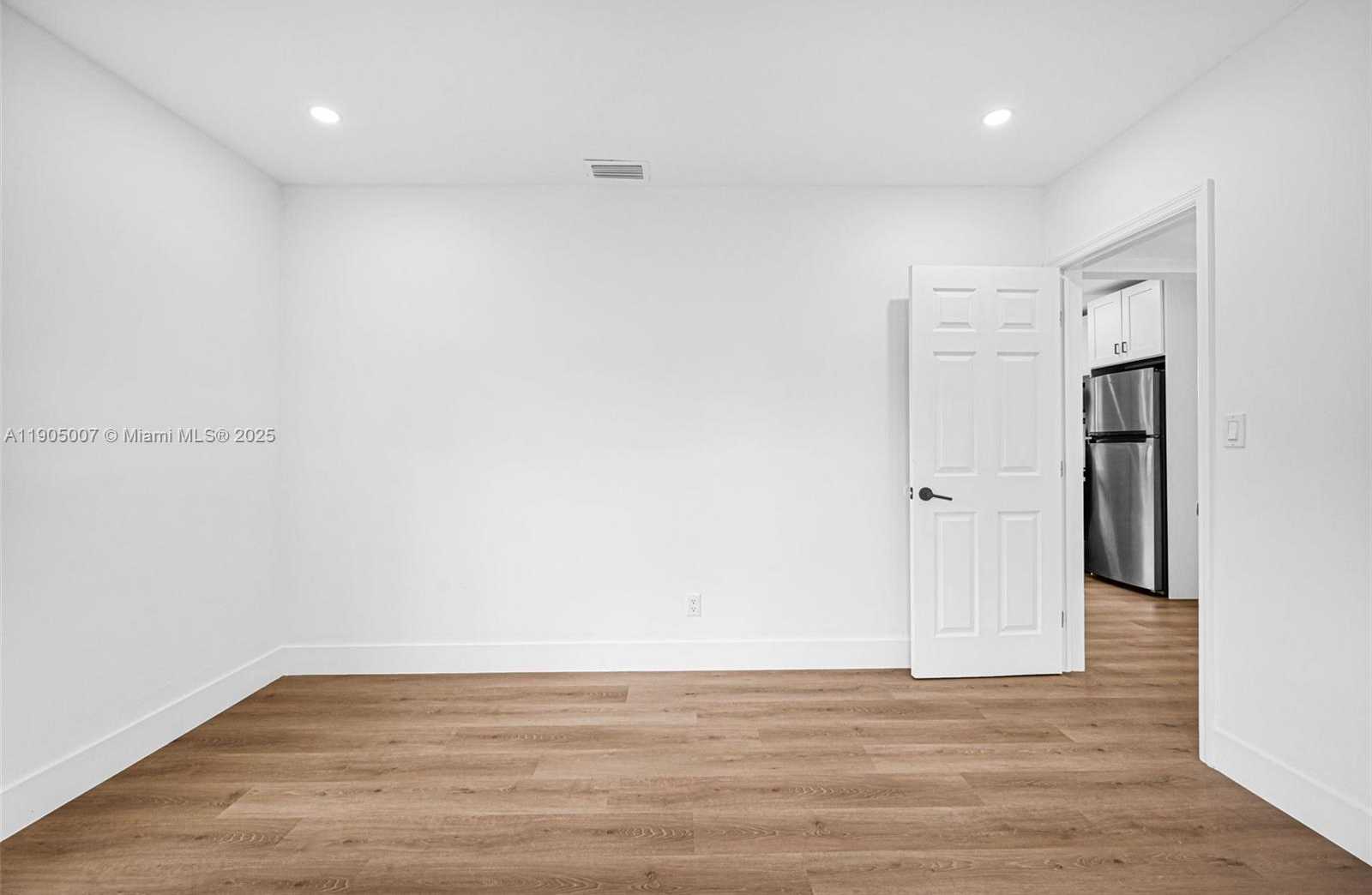 Small Image of 1918 TAFT ST, Hollywood Number 56