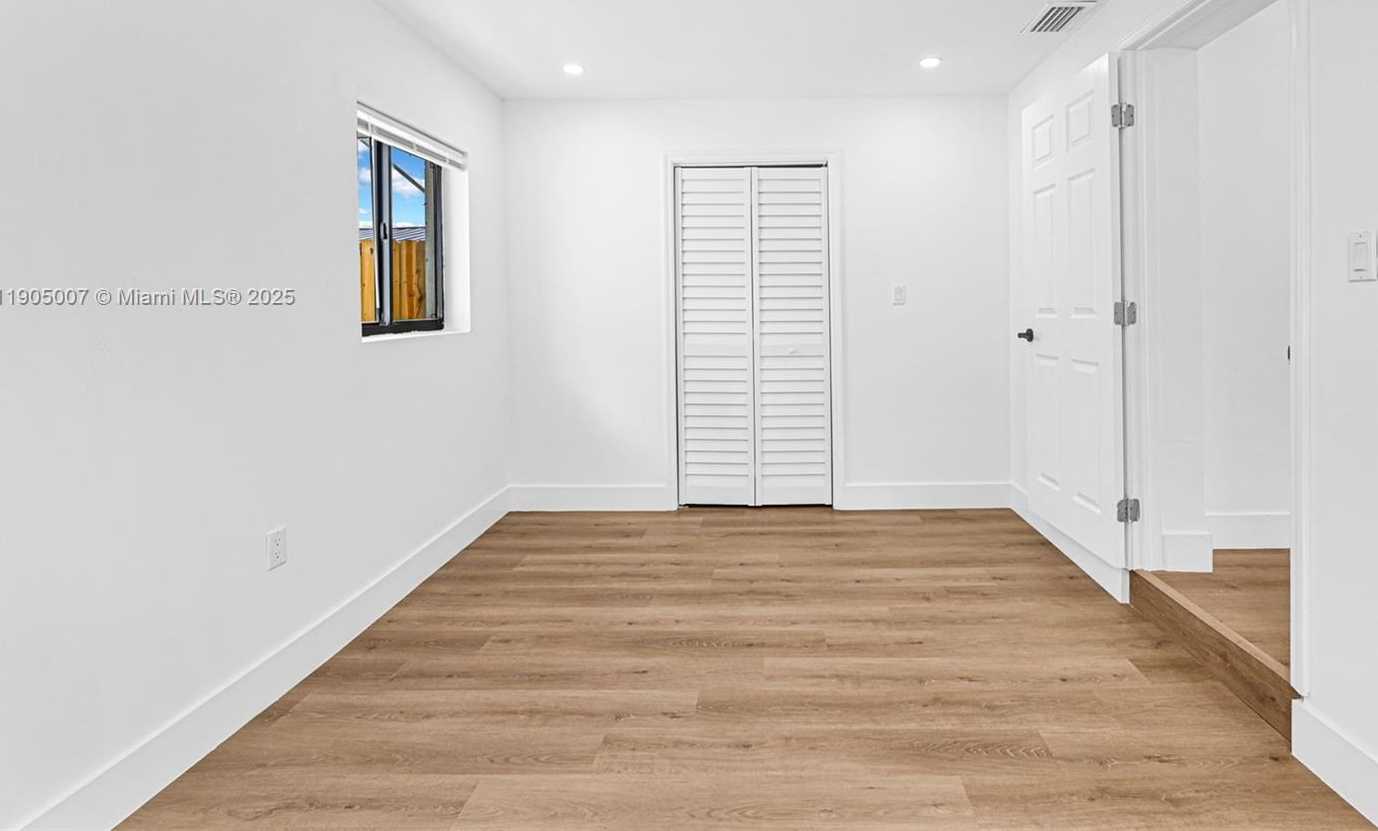 Small Image of 1918 TAFT ST, Hollywood Number 57