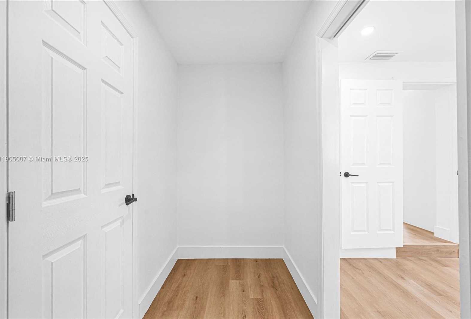 Small Image of 1918 TAFT ST, Hollywood Number 61