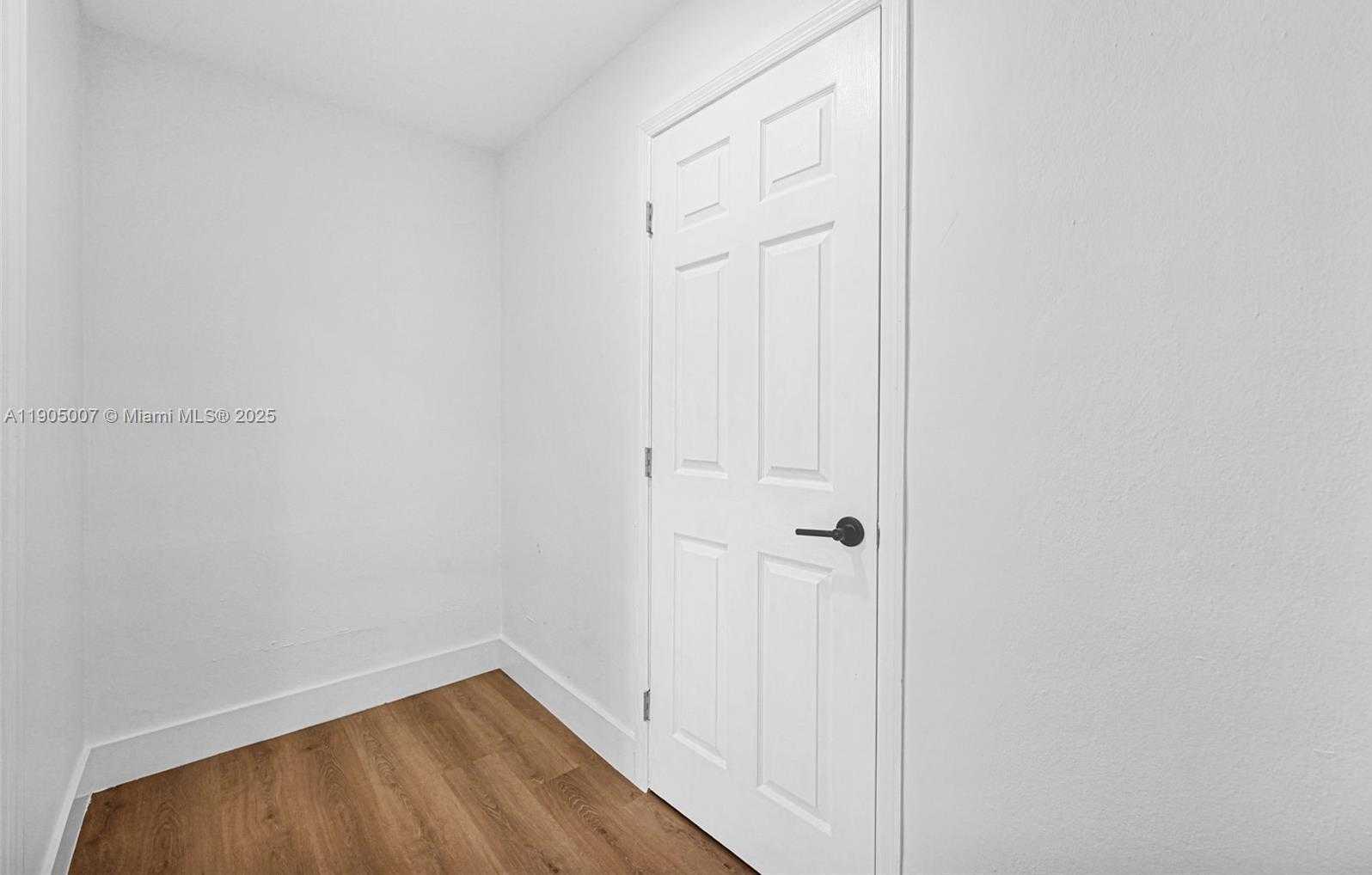 Small Image of 1918 TAFT ST, Hollywood Number 63