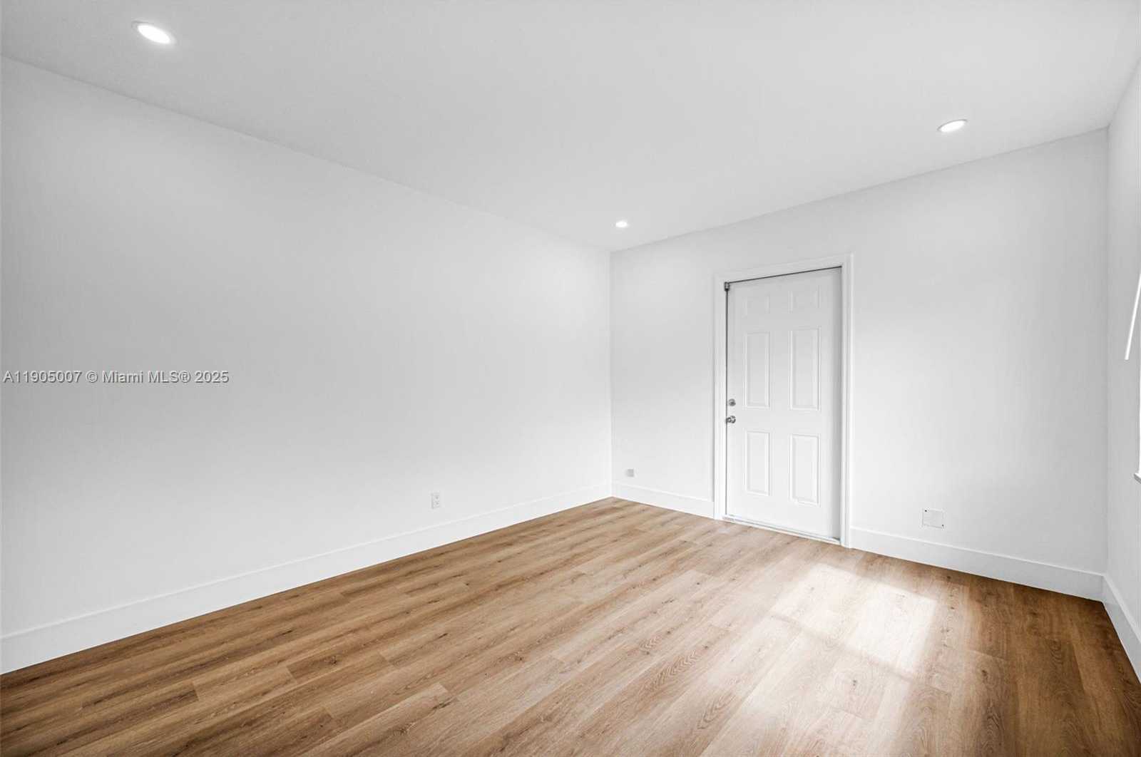 Small Image of 1918 TAFT ST, Hollywood Number 65