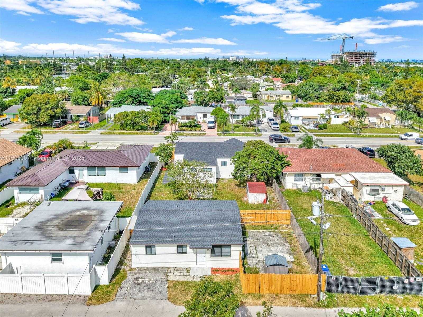 Small Image of 1918 TAFT ST, Hollywood Number 73