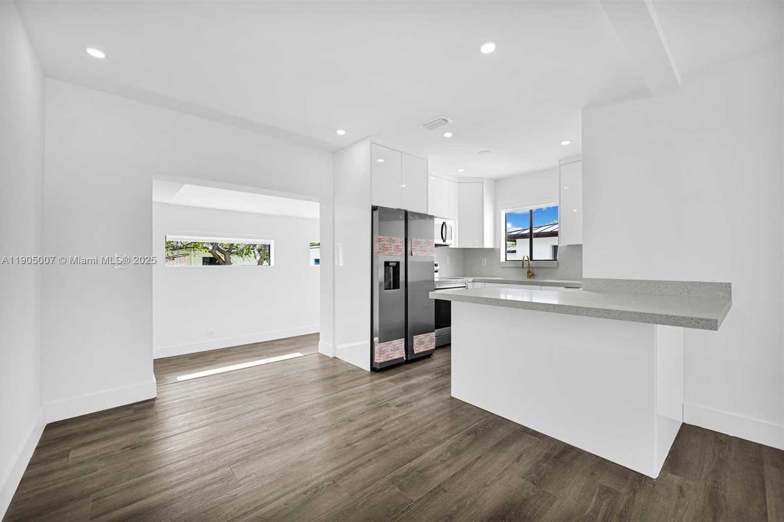 Small Image of 1918 TAFT ST, Hollywood Number 8