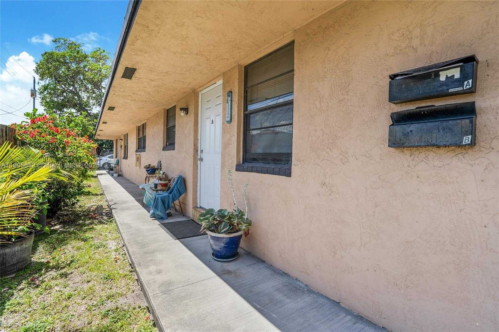 Small Image of 1734 NORTH 16TH CT, Hollywood Number 3