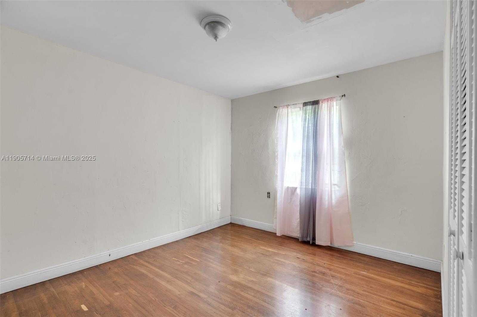 Small Image of 1861 NORTH WEST 27TH ST #3, Miami Number 10