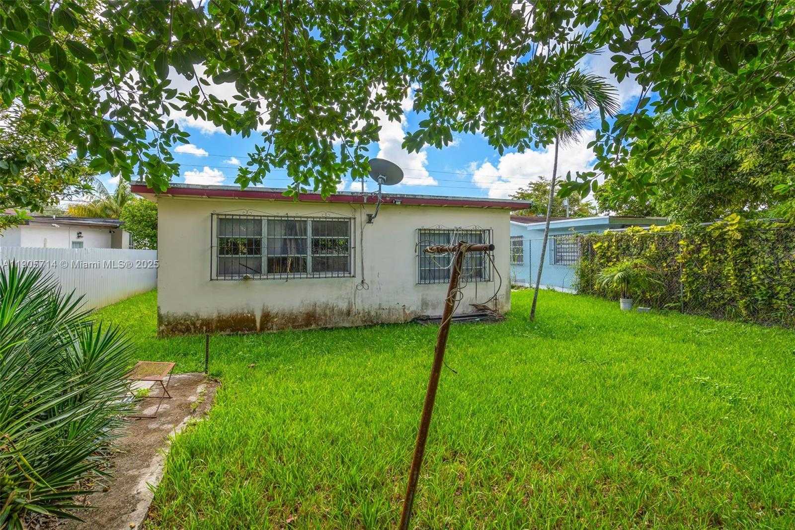 Small Image of 1861 NORTH WEST 27TH ST #3, Miami Number 30