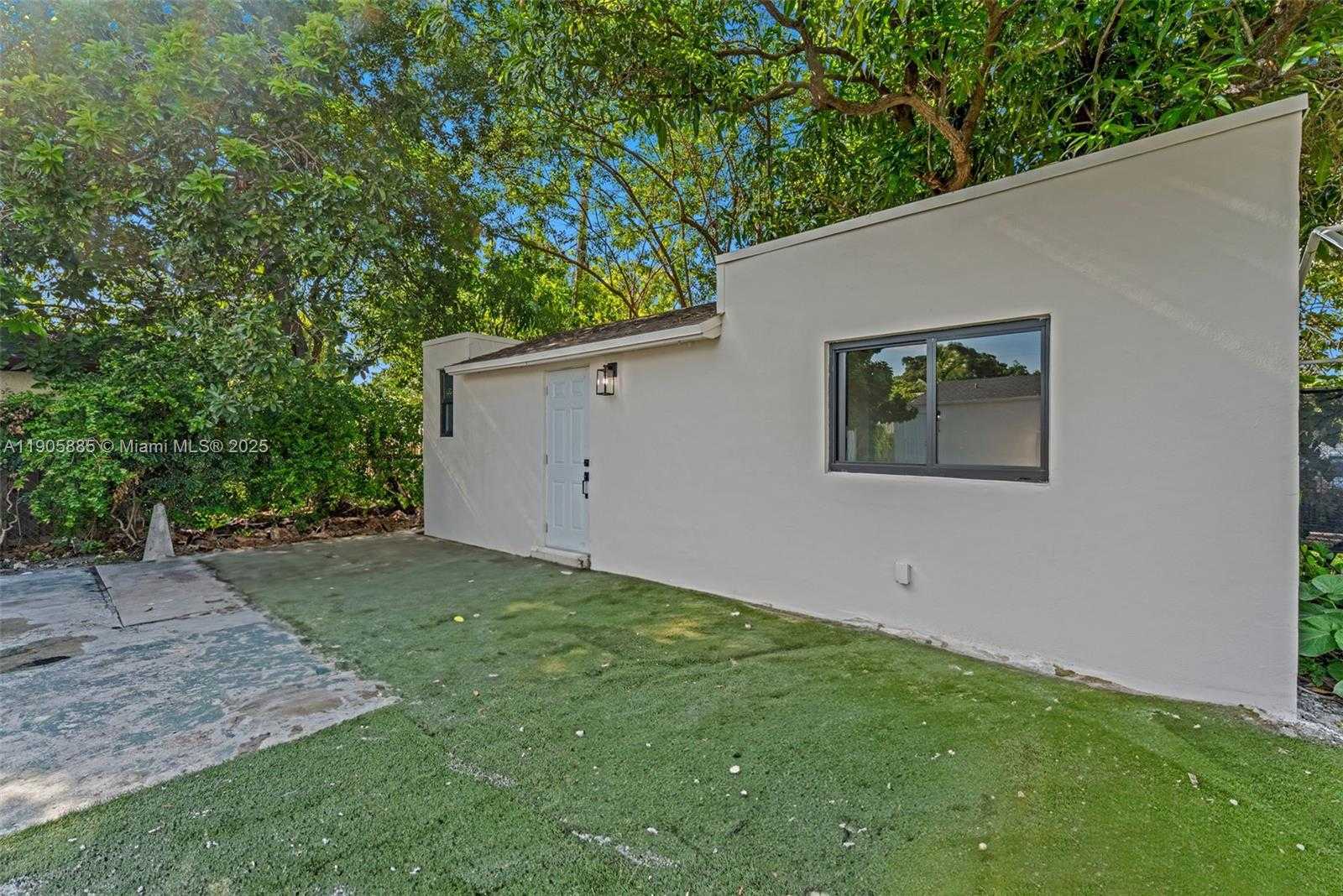 Small Image of 889 NORTH WEST 102ND ST #2, Miami Number 28