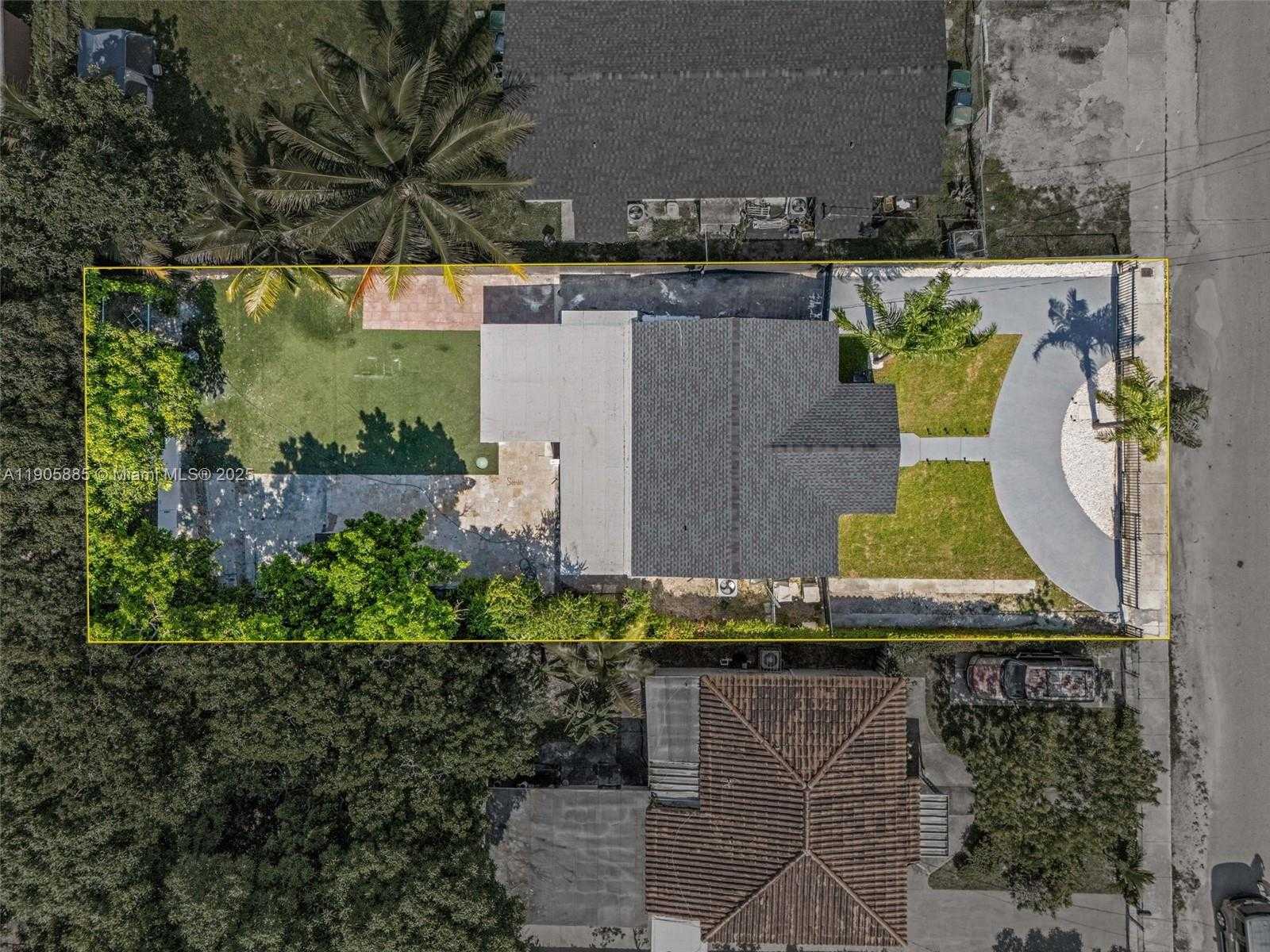 Small Image of 889 NORTH WEST 102ND ST #2, Miami Number 34