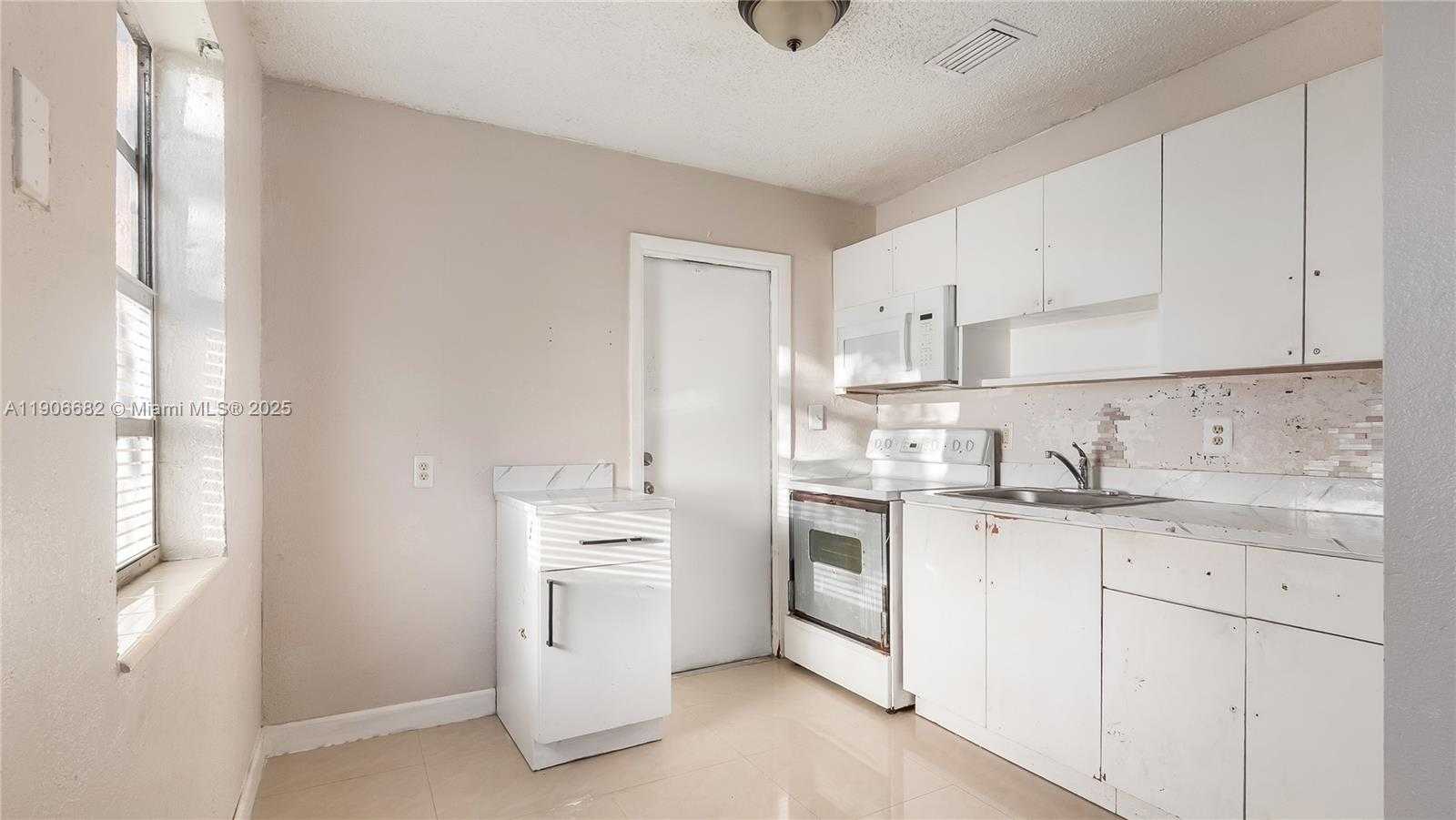 Small Image of 218 NORTH WEST 8TH AVE #2, Dania Beach Number 14