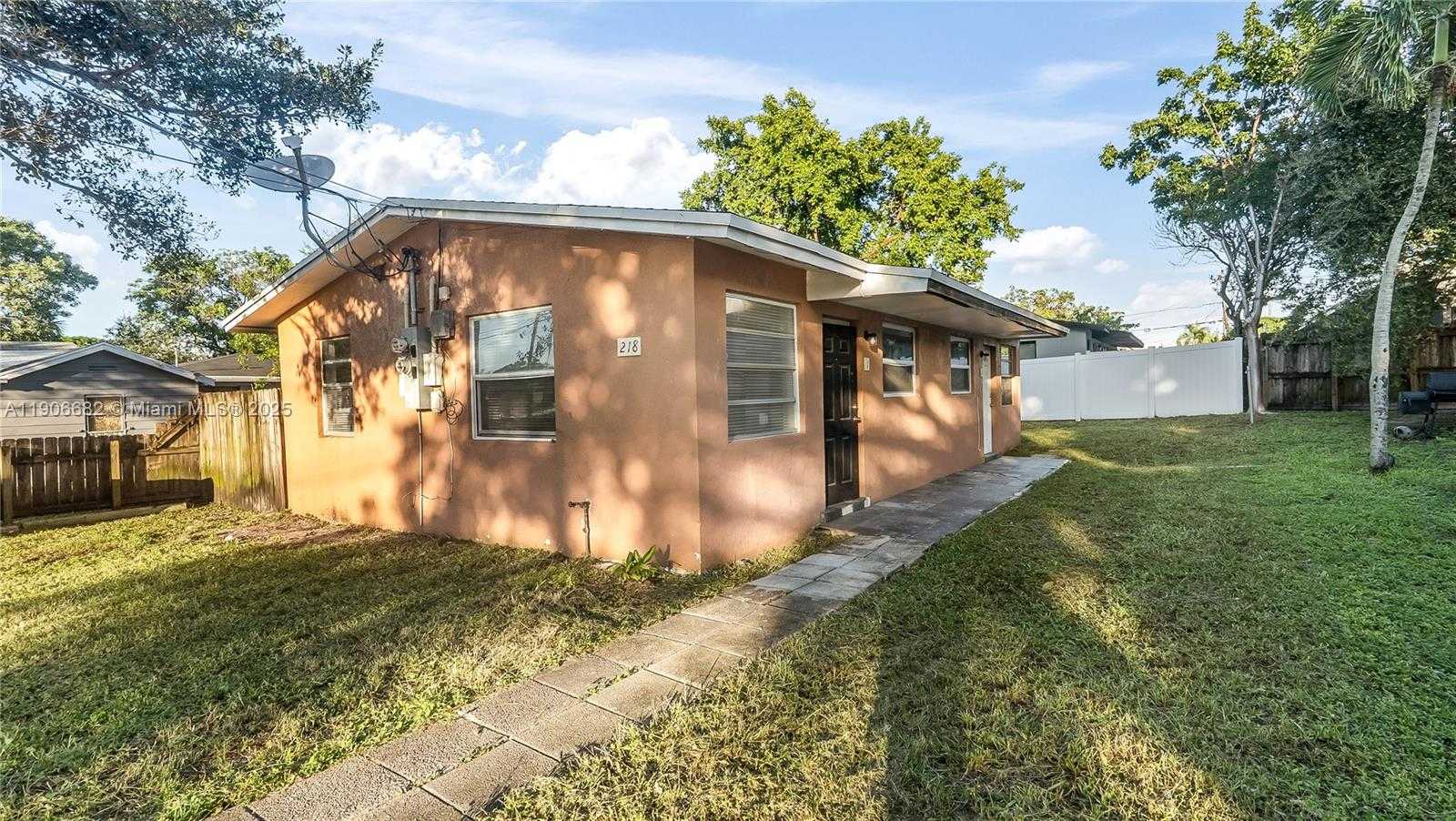 Small Image of 218 NORTH WEST 8TH AVE #2, Dania Beach Number 4