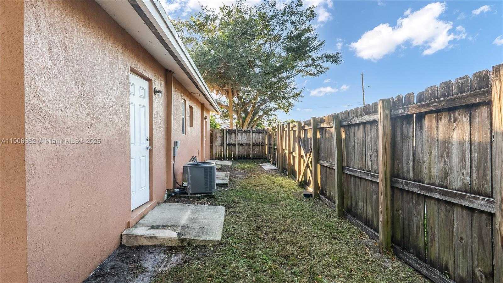 Small Image of 218 NORTH WEST 8TH AVE #2, Dania Beach Number 8