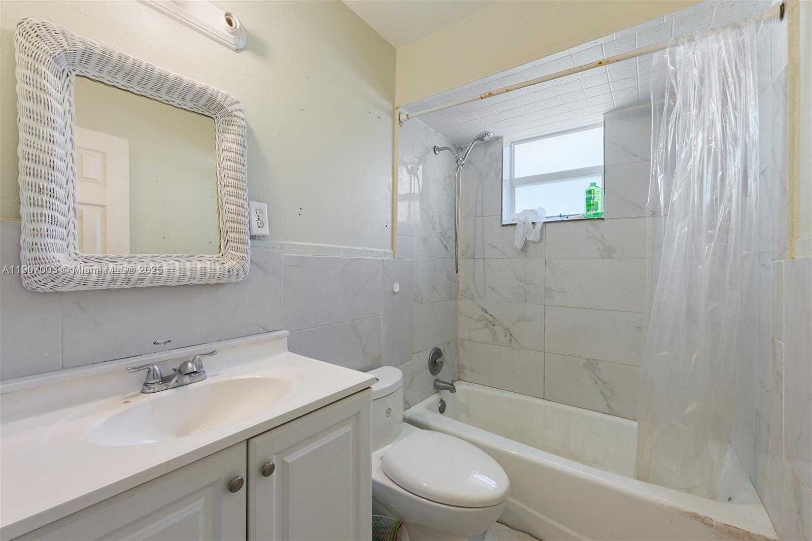 Small Image of 4610 HAIRLAND DR #3, West Palm Beach Number 4