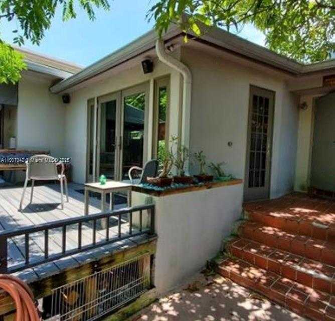 Small Image of 6918 NORTH EAST 5TH AVE, Miami Number 1