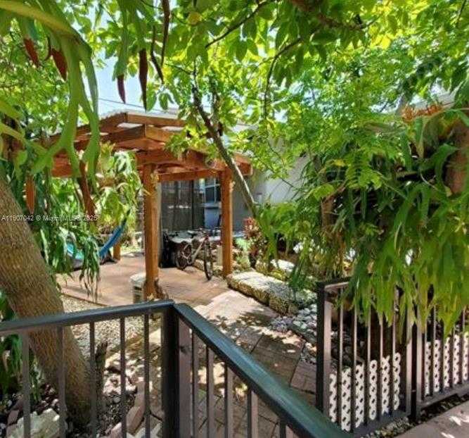 Small Image of 6918 NORTH EAST 5TH AVE, Miami Number 2