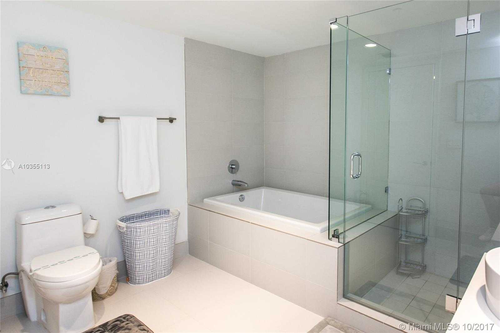 Small Image of 2600 E Hallandale Beach Blvd, Hallandale Beach, FL 33009, USA Number 20
