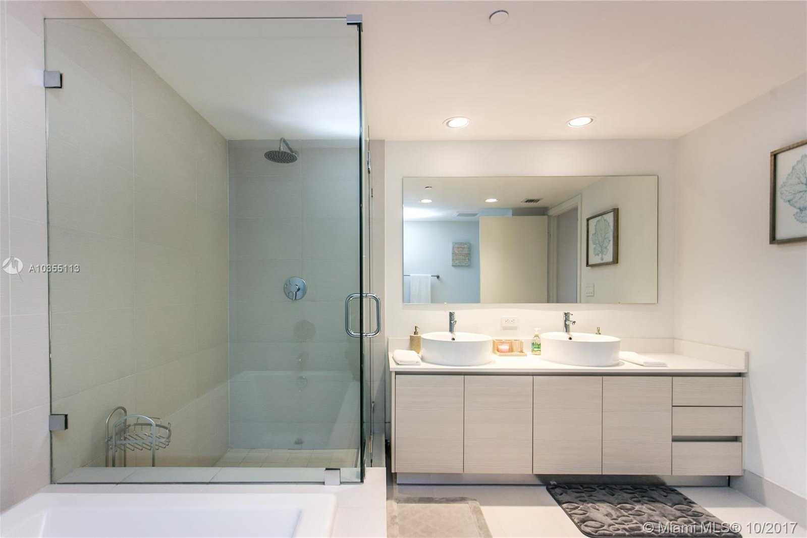 Small Image of 2600 E Hallandale Beach Blvd, Hallandale Beach, FL 33009, USA Number 21