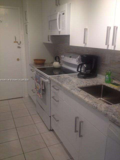 Small Image of 100 Lincoln Rd, Miami Beach, FL 33139, USA Number 2