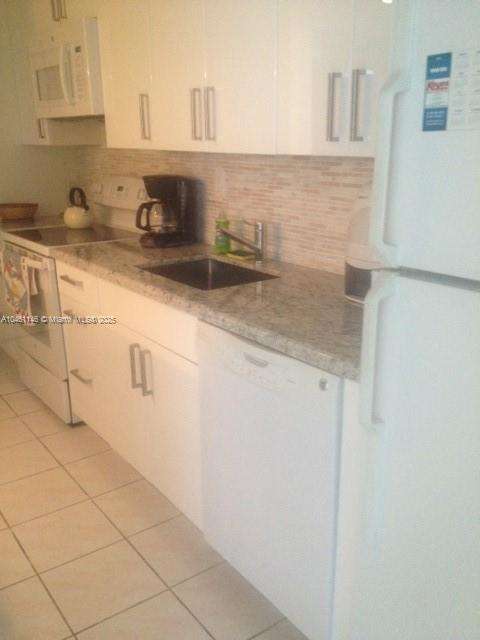 Small Image of 100 Lincoln Rd, Miami Beach, FL 33139, USA Number 3