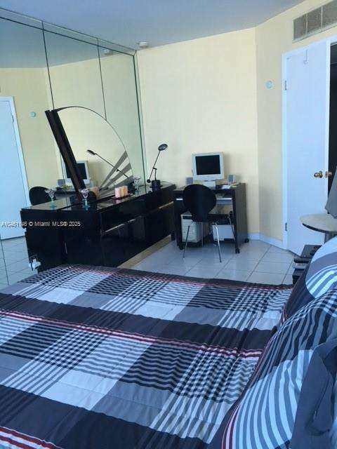 Small Image of 100 Lincoln Rd, Miami Beach, FL 33139, USA Number 4
