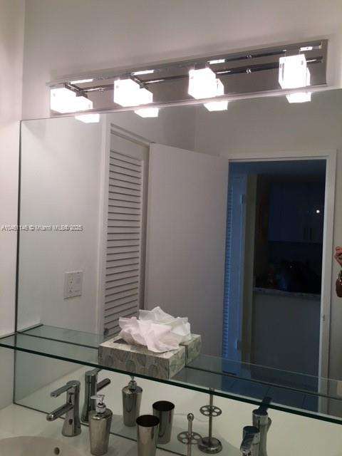 Small Image of 100 Lincoln Rd, Miami Beach, FL 33139, USA Number 9