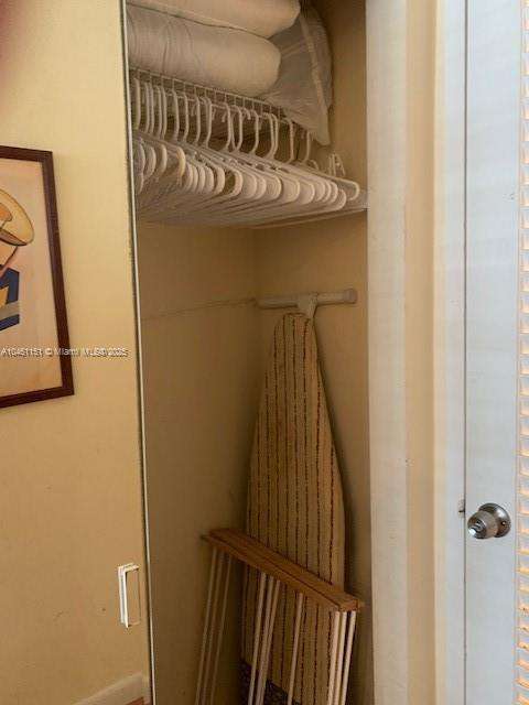 Small Image of 100 Lincoln Rd, Miami Beach, FL 33139, USA Number 10