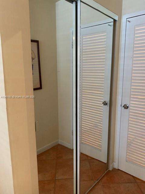 Small Image of 100 Lincoln Rd, Miami Beach, FL 33139, USA Number 11