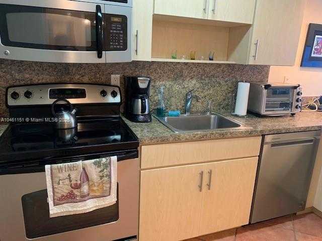 Small Image of 100 Lincoln Rd, Miami Beach, FL 33139, USA Number 7