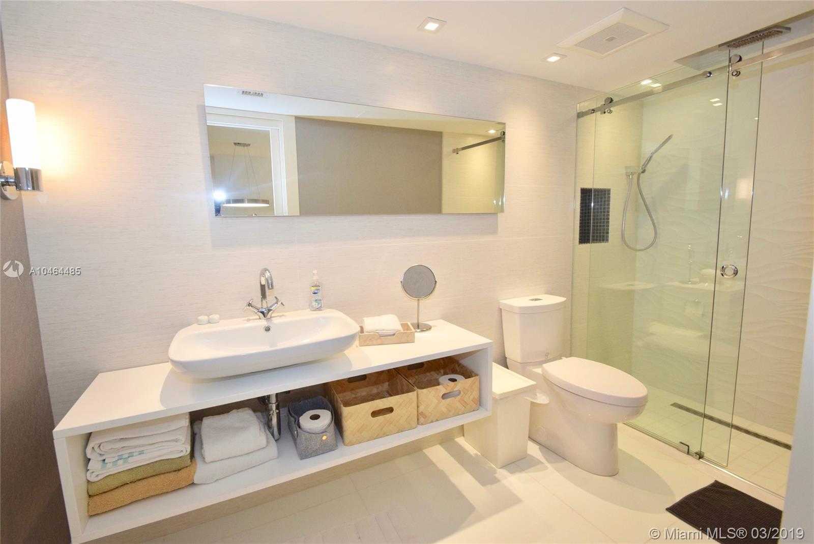 Small Image of 2301 Collins Ave, Miami Beach, FL 33139, USA Number 3