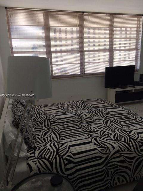 Small Image of 100 Lincoln Rd, Miami Beach, FL 33139, USA Number 3