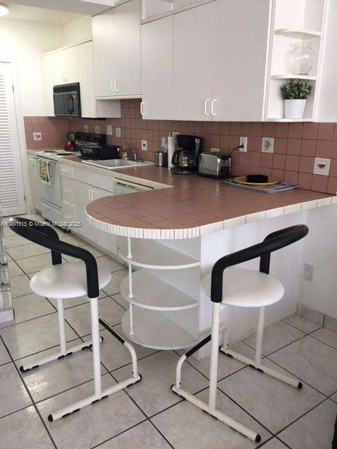 Small Image of 100 Lincoln Rd, Miami Beach, FL 33139, USA Number 5