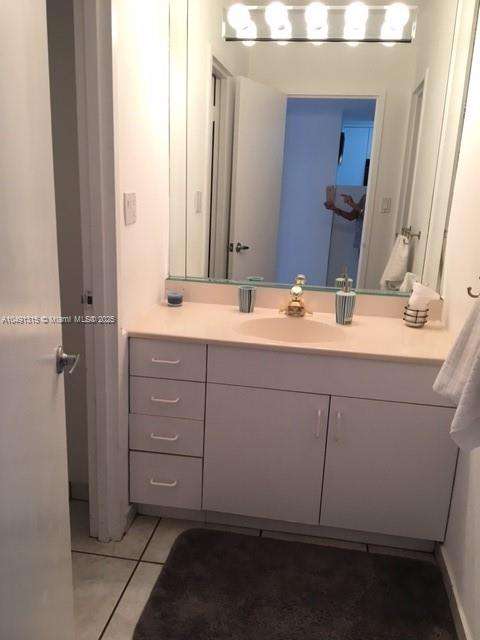 Small Image of 100 Lincoln Rd, Miami Beach, FL 33139, USA Number 8