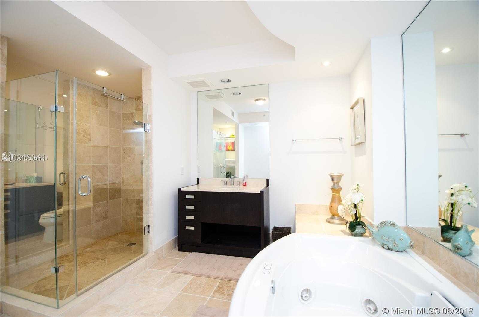 Small Image of 18201 Collins Ave, Sunny Isles Beach, FL 33160, USA Number 10