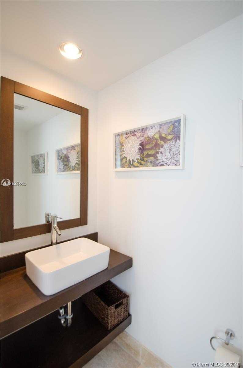 Small Image of 18201 Collins Ave, Sunny Isles Beach, FL 33160, USA Number 6