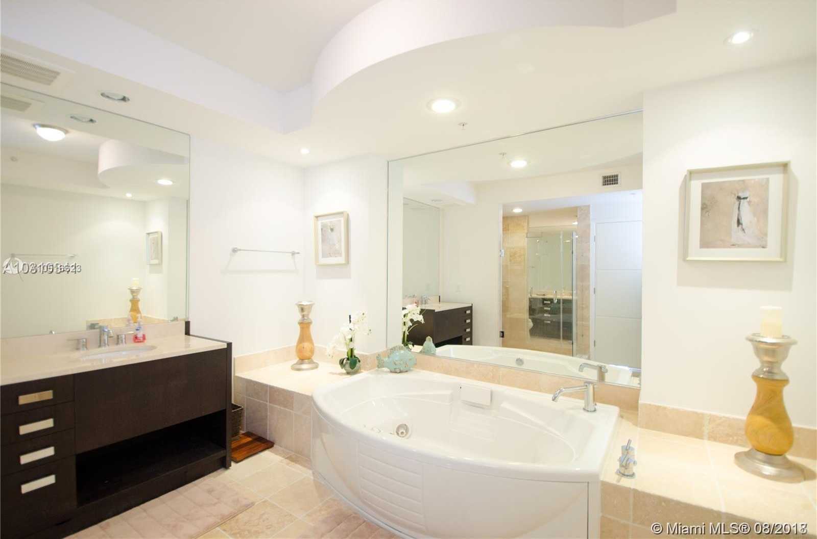 Small Image of 18201 Collins Ave, Sunny Isles Beach, FL 33160, USA Number 9