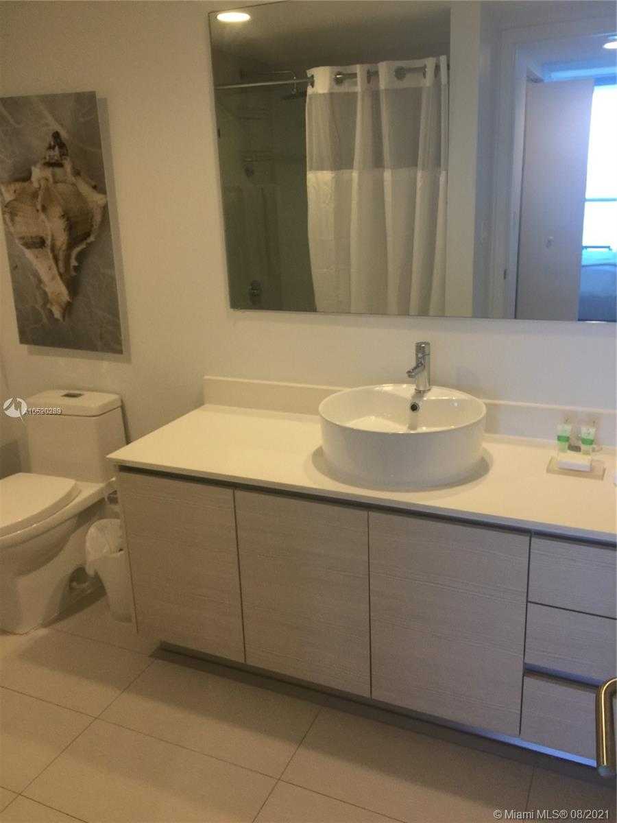 Small Image of 2602 E Hallandale Beach Blvd, Hallandale Beach, FL 33009, USA Number 9