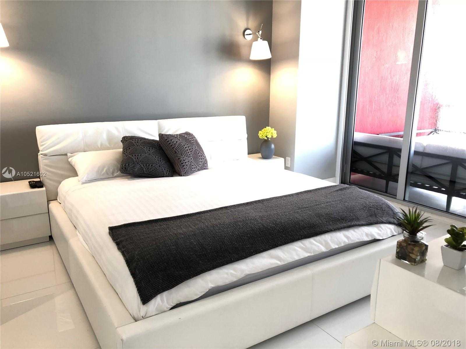 Small Image of 2600 E Hallandale Beach Blvd, Hallandale Beach, FL 33009, USA Number 10
