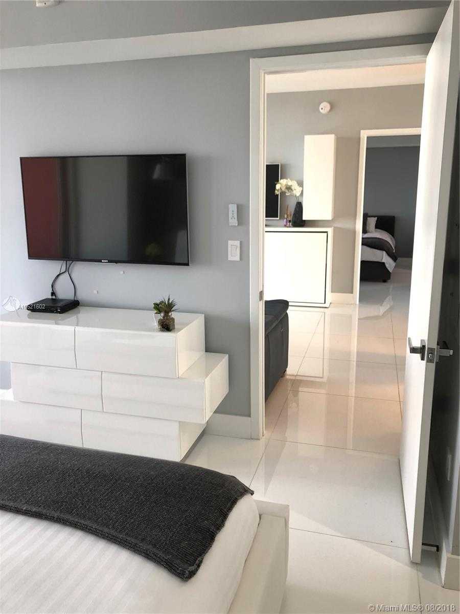 Small Image of 2600 E Hallandale Beach Blvd, Hallandale Beach, FL 33009, USA Number 11