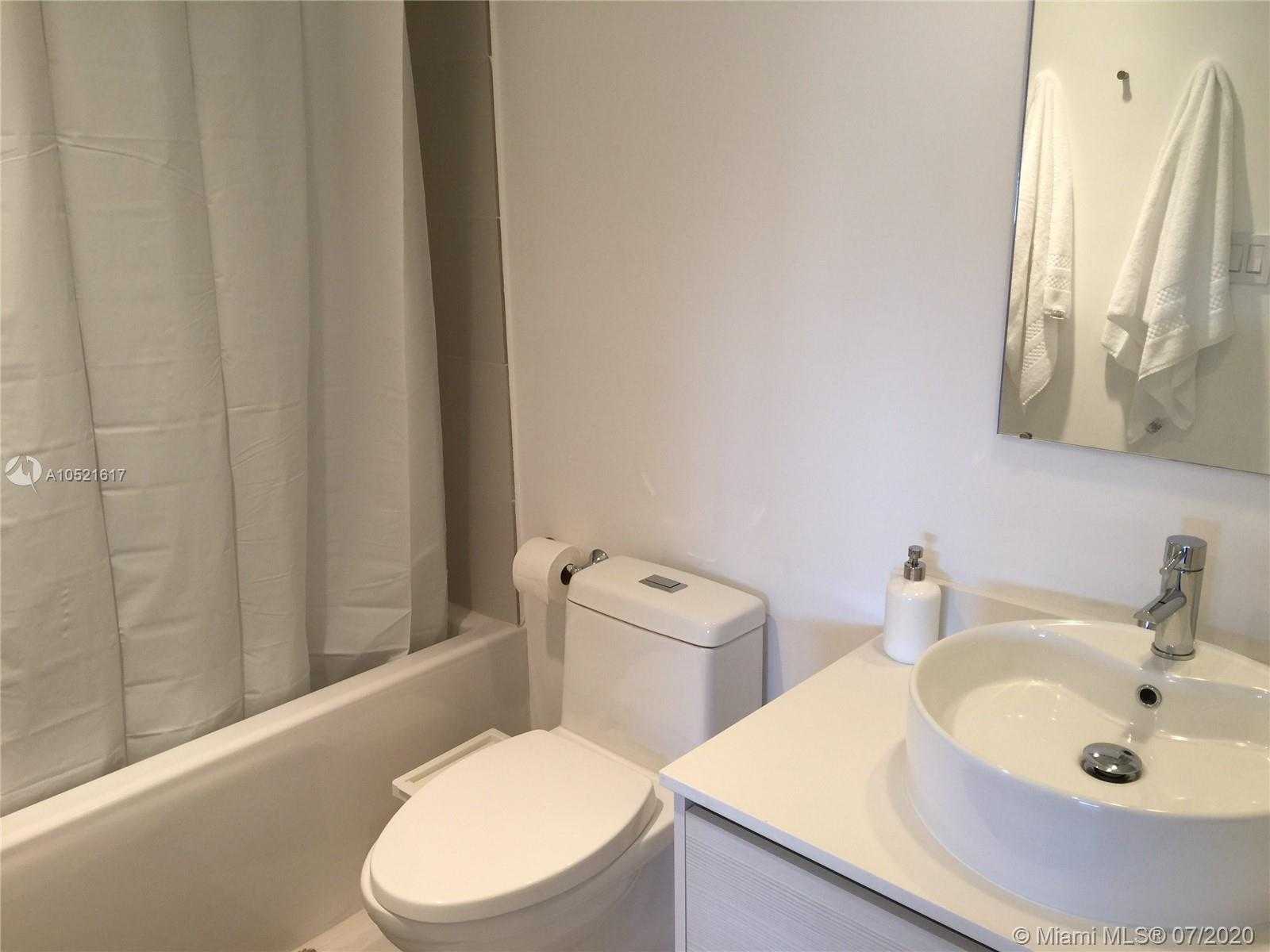 Small Image of 2600 E Hallandale Beach Blvd, Hallandale Beach, FL 33009, USA Number 17