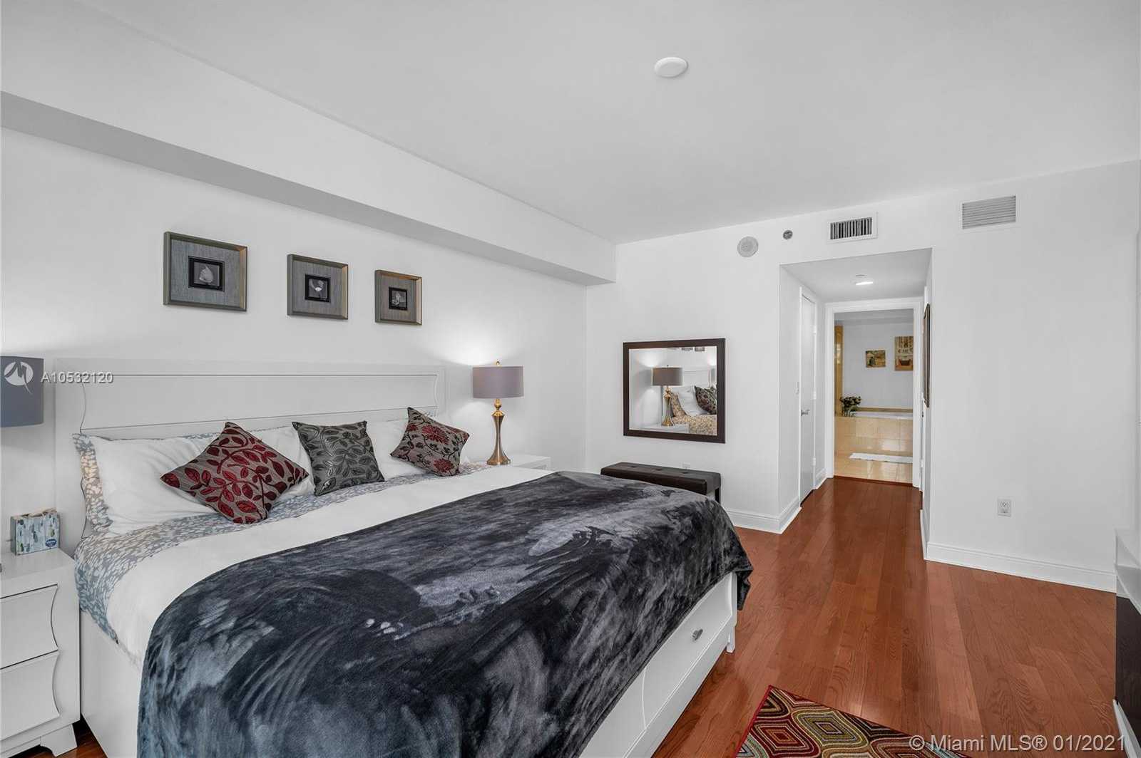 Small Image of 1830 S Ocean Dr, Hallandale Beach, FL 33009, USA Number 20