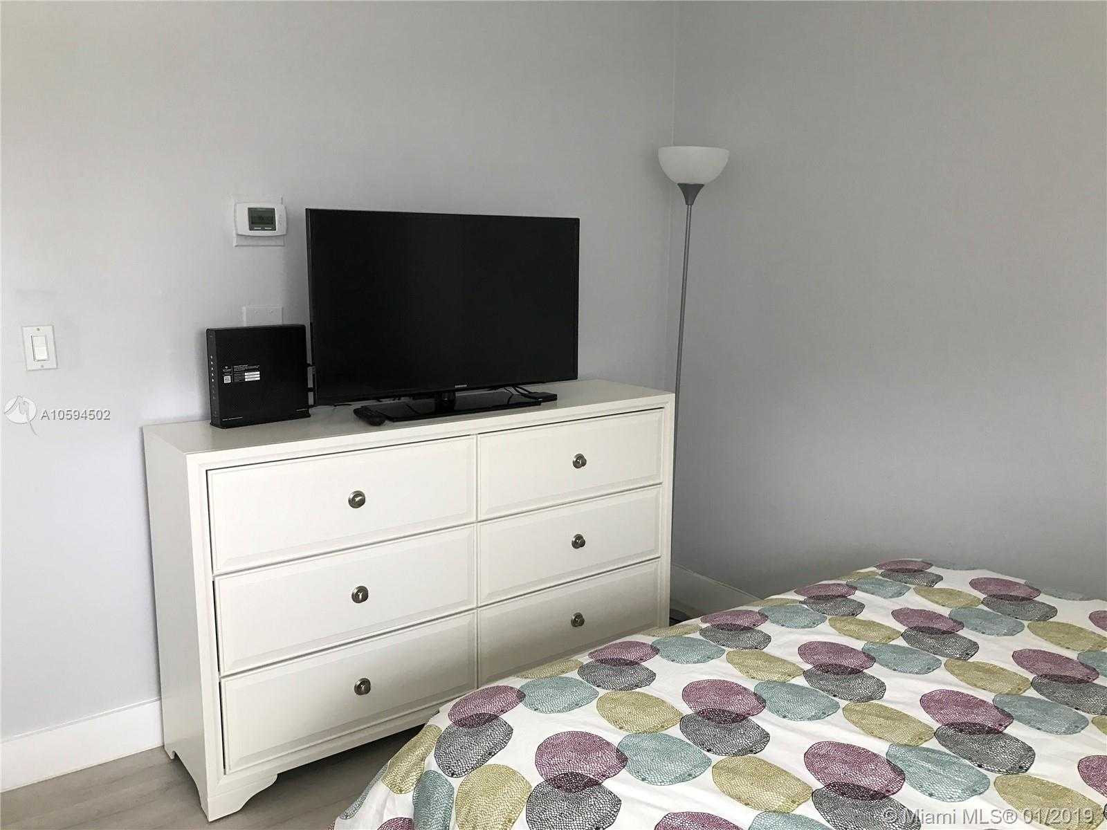 Small Image of 3801 S Ocean Dr, Hollywood, FL 33019, USA Number 12