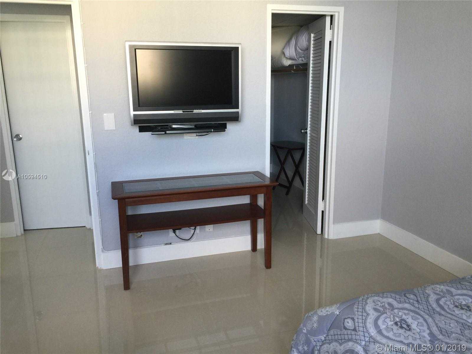 Small Image of 3901 S Ocean Dr, Hollywood, FL 33019, USA Number 12