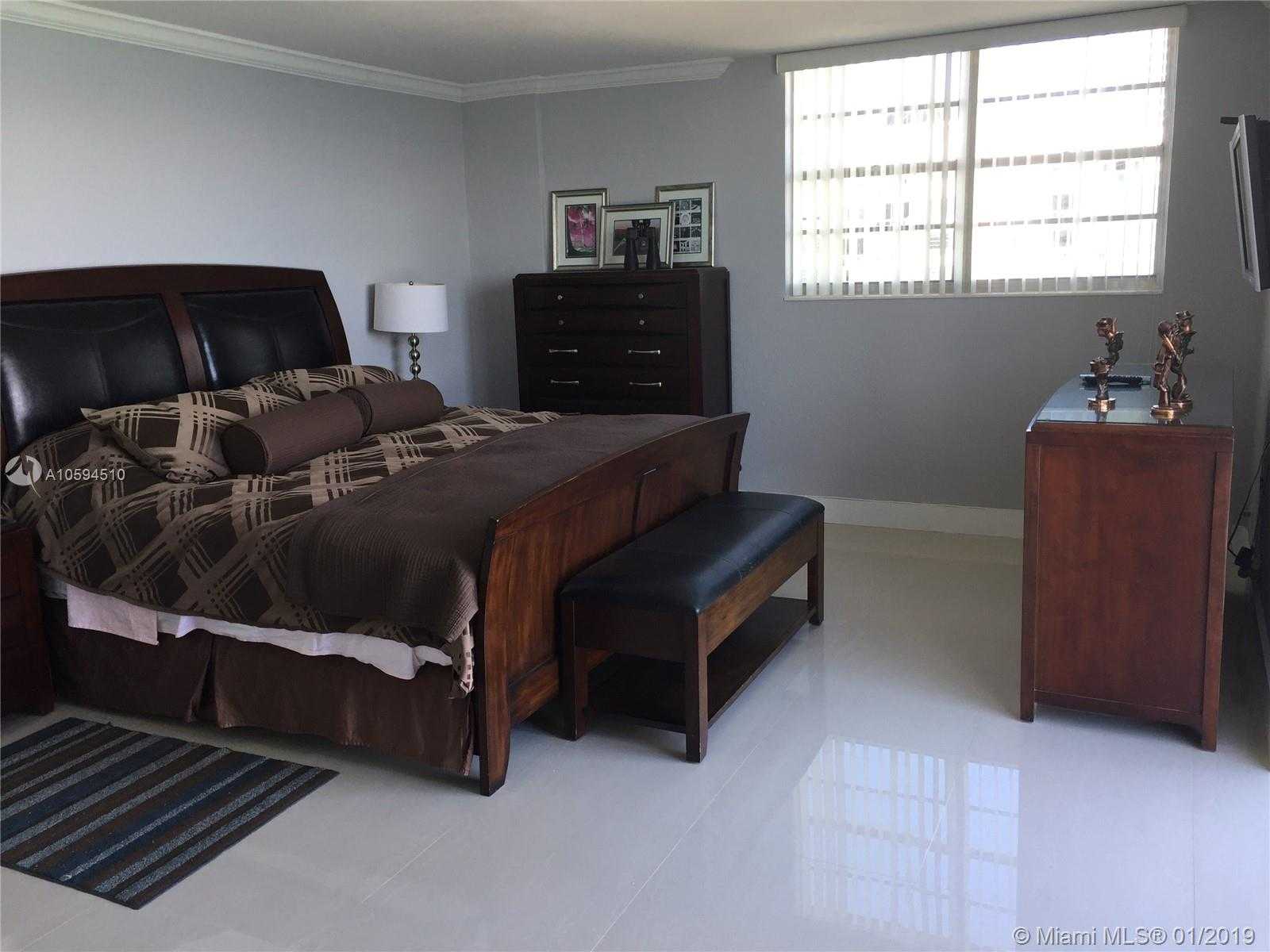 Small Image of 3901 S Ocean Dr, Hollywood, FL 33019, USA Number 8